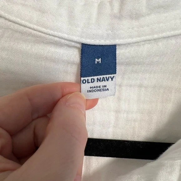 Old Navy Crinkle Gauze Loose Button-Down Shirt - Picture 3 of 8